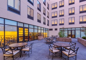 Studio Near Downtown | Breakfast + Pool Access!