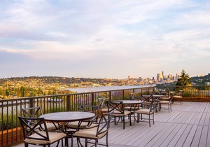 Studio Near Downtown | Breakfast + Pool Access!