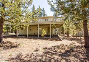 Sun-filled Home, A/C, Private Hot Tub, Ping Pong, Bikes-SHAG06