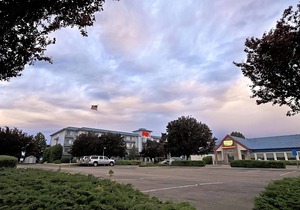 Vacation At its Finest! FREE Parking and Indoor Pool, Near Boise Art Museum!