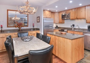 Vantage Point Condo 201 | Spacious 2BR in Lionshead Village