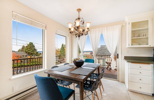 University Place House | 144 m² House ∙ 3 bedrooms ∙ 5 guests