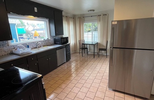 South Tacoma House | Beautiful 4-bedroom house with AC in Tacoma