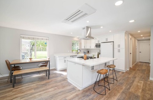 Puyallup House | Beautiful Stylish Home With Hot Tub