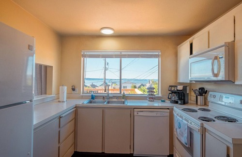 Old Town House | Bo`s Old Tacoma Victorian Charm | Water views
