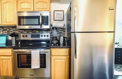 Central Tacoma House | Charming 2-bedroom bungalow in Central Tacoma with AC, WiFi