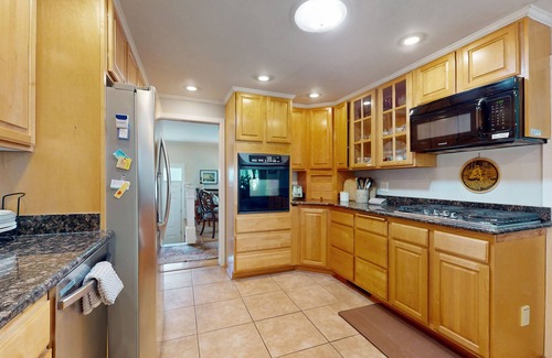 Lakewood House | Cozy family-friendly house with a dedicated workspace and gas grill