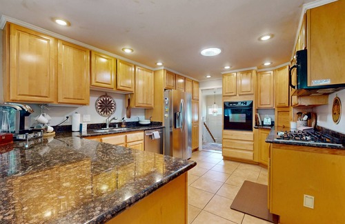 Lakewood House | Cozy family-friendly house with a dedicated workspace and gas grill