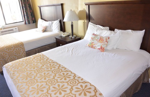 Monta Vista Hotel | Days Inn by Wyndham Lakewood South Tacoma