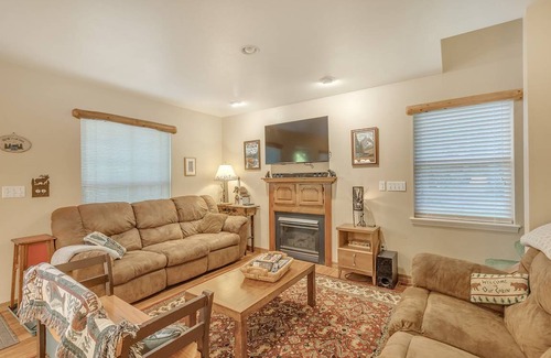 Enumclaw House | House ∙ 3 bedrooms ∙ 6 guests