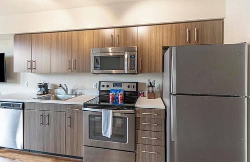 New Tacoma Apartment | Landing at The Henry - Studio in New Tacoma