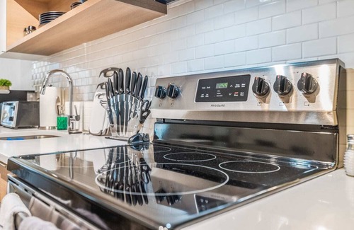 New Tacoma Apartment | Long or Short Stay |Tacoma| Lux Modern 1BR|1BA