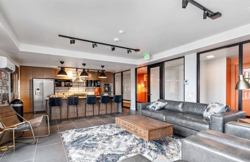 New Tacoma Apartment | Private Modern 1BR/1BA - For Short or Long Stays
