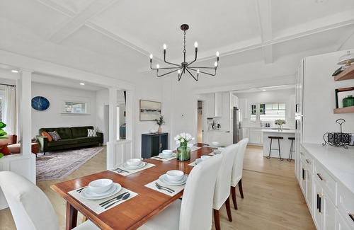 Central Tacoma House | Spacious 5-bedroom house in charming Tacoma with WiFi, AC, Hottub, firepit!