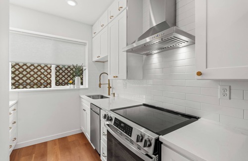 North End House | Stylish Coach House in Walkable Proctor District