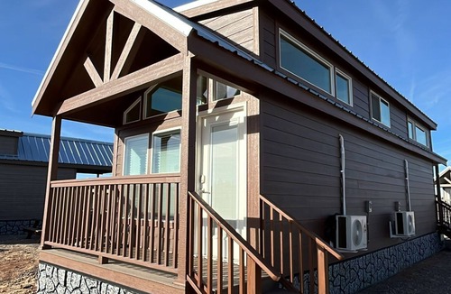 Valle Cabin | 060B Grand Canyon Chalet near South Rim King Bed