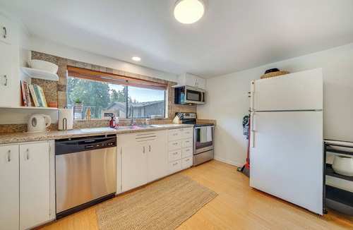 Lakeview House | 1/2 Mi to Yarrow Bay: Family Home in Kirkland