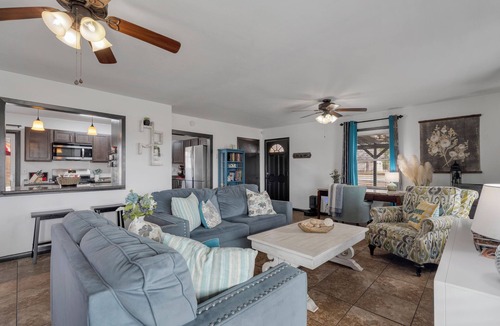 Jonesboro House | 1-Acre Retreat, Fire Pit, Near ASU & Hospital