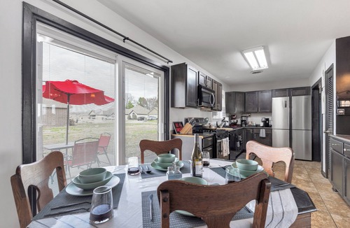 Jonesboro House | 1-Acre Retreat, Fire Pit, Near ASU & Hospital