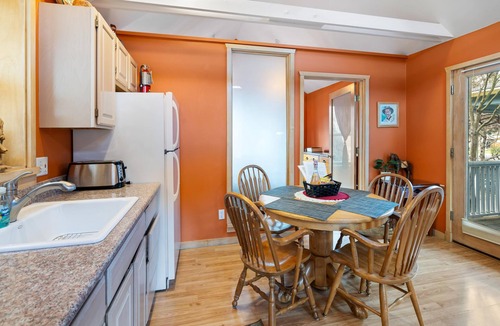Ashland Hotel | 1 bedroom, 1 bathroom cottage with sleeper sofa & full kitchen.