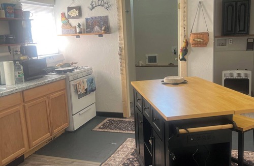 Riggins Cabin | 1-bedroom cabin with full kitchen and bathroom in beautiful Riggins Idaho