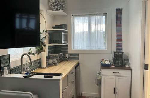 Southeast Magnolia House | 1-bedroom garden bungalow in Seattle perfect for a getaway
