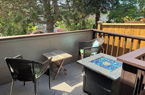 Southeast Magnolia House | 1-bedroom garden bungalow in Seattle perfect for a getaway