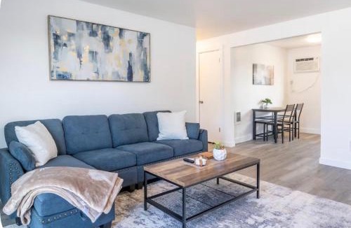 Fairmount Park Apartment | 1 bedroom in Seattle near Alki with views