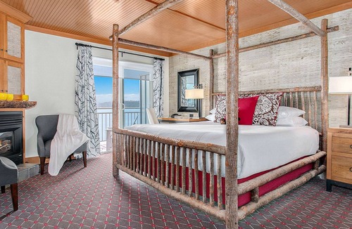 Downtown Seattle Hotel | 1-Bedroom Suite at a 4⭐️ Hotel