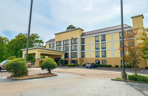 Tougaloo Apartment | 1 Bedroom Suite with Jetted Tub