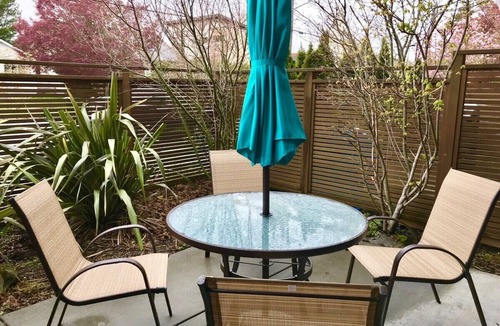 Alki House | 1 block from the Beach! Clean&Modern 3BR Townhouse