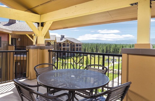 West Yellowstone Condo | 1 Block from West Yellowstone Entrance! 2 Bed/2 Bath Condo ~Pool~Hot Tub~Gym