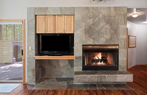 Sunriver House | 1 Colonial Private Family Vacation Home features Bikes to Explore Sunriver