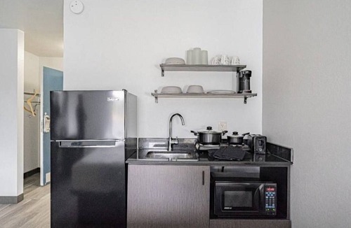 Chubbuck Apartment | 1 King Bed|Non-Smoking,Kitchen
