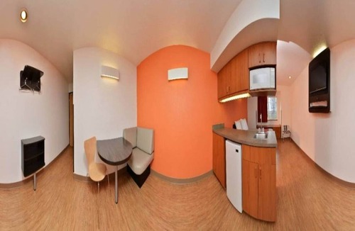 Meridian Apartment | 1 King Bed | Non-Smoking