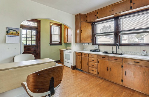 Dubuque Cottage | 1 Mi to Downtown Dubuque! Spacious Home