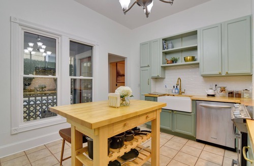 Eliot House | < 1 Mi to Moda Center: Walkable Portland Retreat!