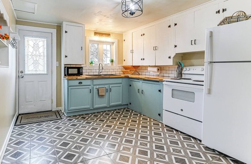 Grants Pass Apartment | 1 Mi to Rogue River: Walkable Grants Pass Retreat
