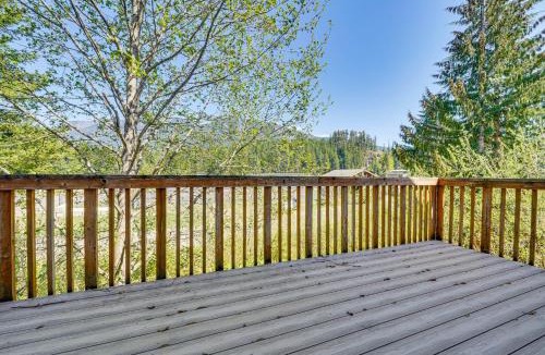 Hyak House | < 1 Mi to The Summit! A-Frame Getaway w/Mtn Views