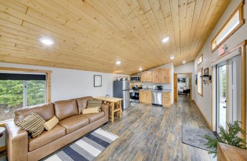 Troy House | 1 Mi to Waterfront Trails, Troy Home w/Hot Tub!