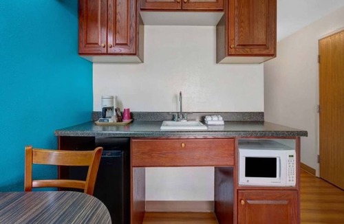 Idaho Falls Apartment | 1 Queen Bed | ADA/RI Shower/Non-Smoking