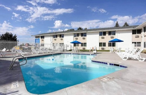 Idaho Falls Apartment | 1 Queen Bed | ADA/RI Shower/Non-Smoking