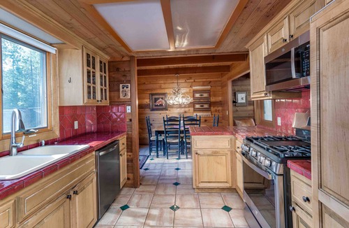 Sunriver House | 10 Stag Lane - Family/Dog Friendly Cabin, across from tubing hill and SHARC