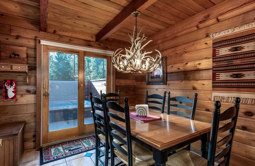 Sunriver House | 10 Stag Lane - Family/Dog Friendly Cabin, across from tubing hill and SHARC