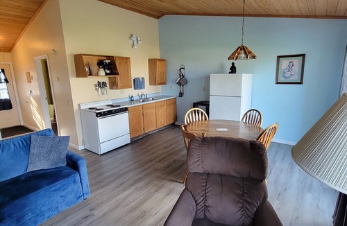 Oscoda Resort | #10 Thomas' Parkside Cottages, 1 BR Lake Huron walk out, downtown Oscoda