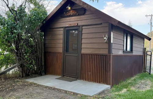 Logan House | 100 year old Montana Cottage!