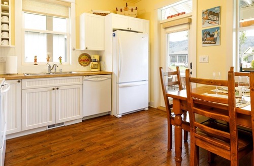 Oroville House | 102 Barefoot Lane (Veranda Dr South)