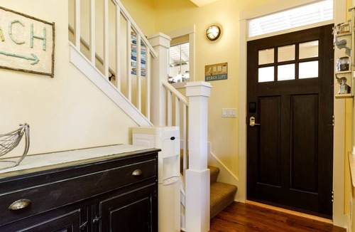 Oroville House | 102 Barefoot Lane (Veranda Dr South)