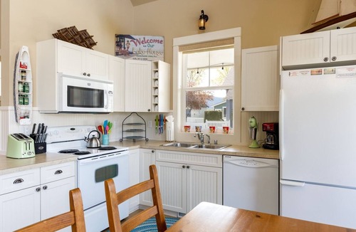 Oroville House | 104 Barefoot Lane (Veranda Dr South)