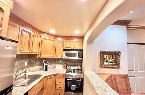 Zermatt Villa | 1049 | King Villa w/Kitchen | Near Wasatch SP